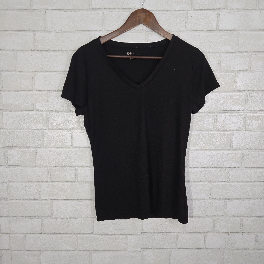 No Boundaries plain black v-neck tee